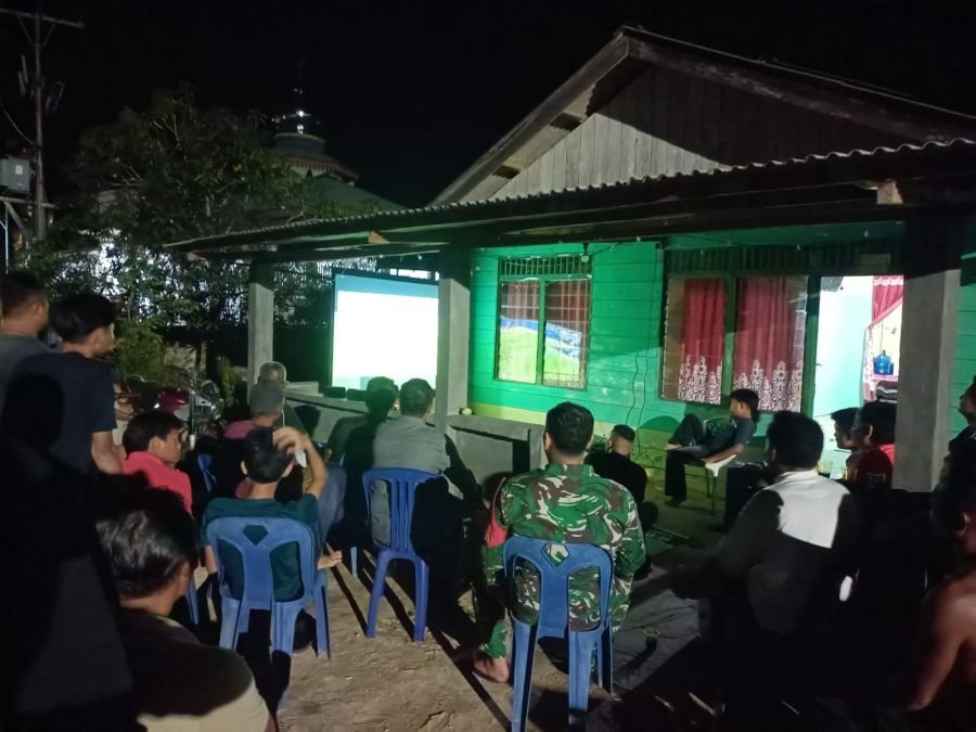 Nobar Piala Dunia 2026, Babinsa Koramil 05/Daik Pererat Silaturahmi Bersama Warga