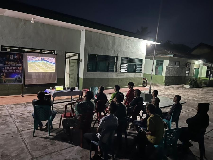 Nobar Piala Dunia 2026 di Koramil 04 Pasir Penyu Satukan TNI-Rakyat