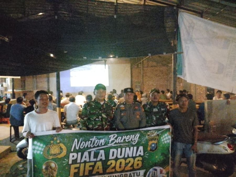 Nobar Piala Dunia 2026, Koramil 08/TDN Membaur Bersama Masyarakat di Tandun Barat