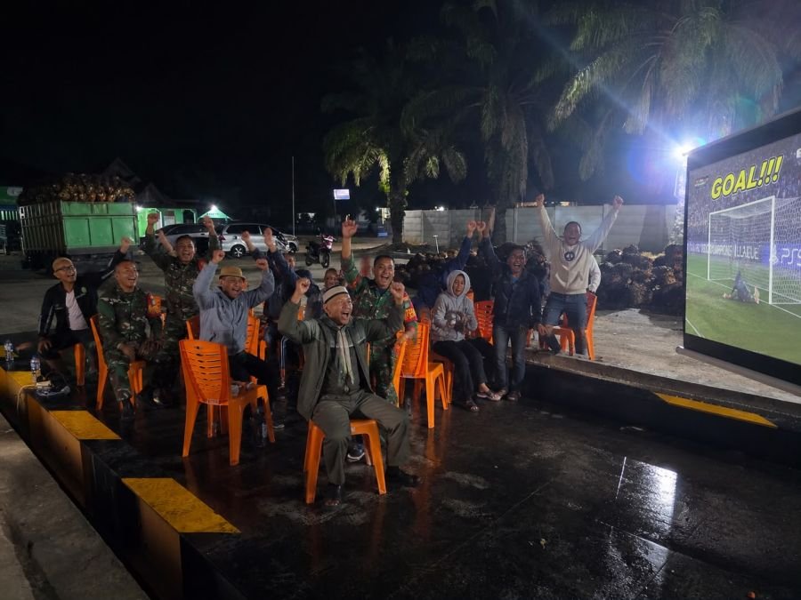 Nobar Piala Dunia 2026 Perkuat Kebersamaan TNI dan Warga Air Emas