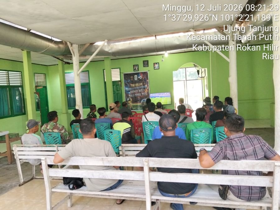 Nobar Piala Dunia bersama Masyarakat di Kep. ujung tanjung, kec. tanah, kab. rohil.
