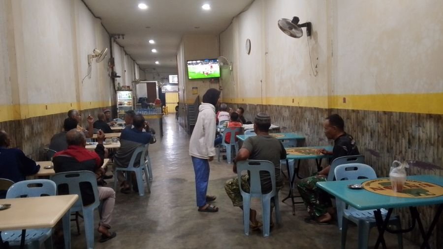 Nobar Piala Dunia di Moro, TNI Perkuat Kemanunggalan dengan Warga