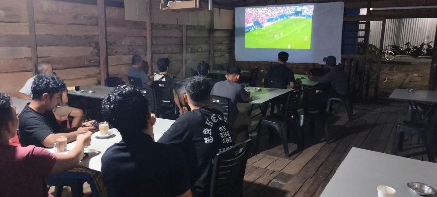 Nobar Piala Dunia di Senayang Jadi Ajang Pererat Silaturahmi TNI dan Masyarakat