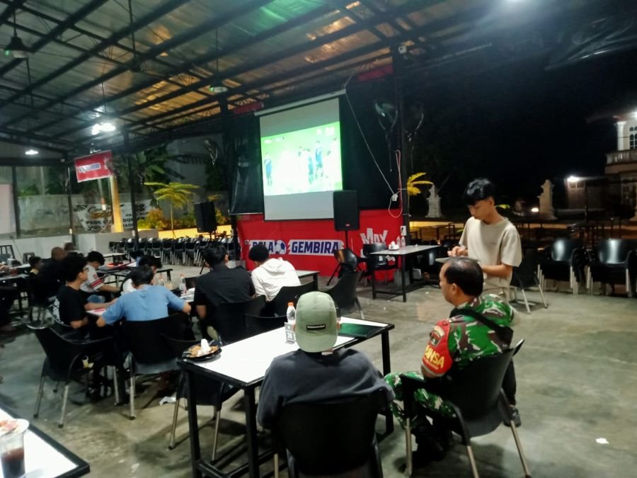 Nobar Piala Dunia Jadi Momen Hangat, Koramil 07 Tenayan Raya Pererat Silaturahmi dengan Warga