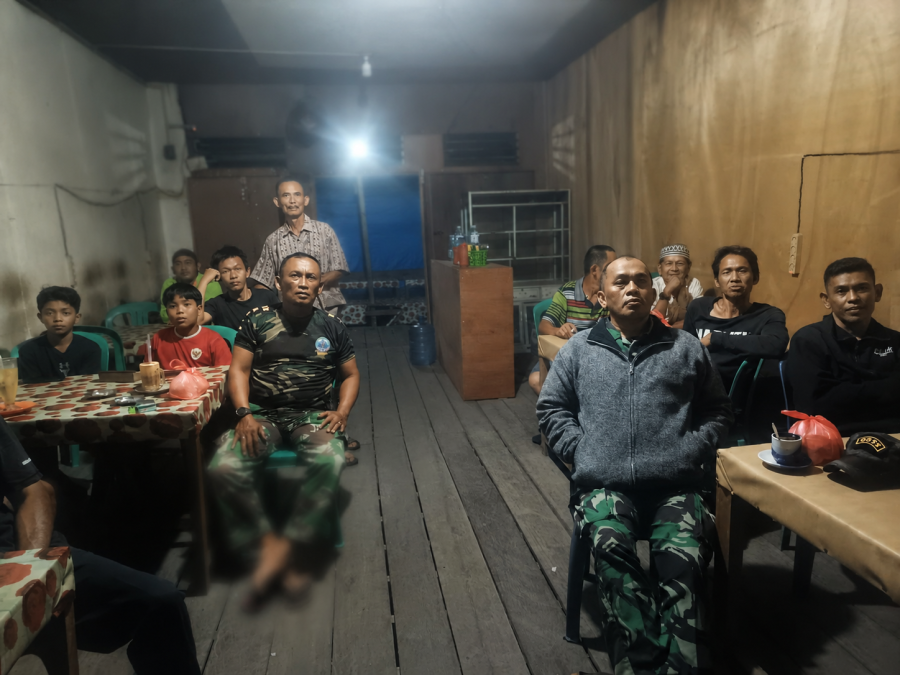 Nobar Piala Dunia Jadi Momen Hangat, Koramil 10/Pelangiran Pererat Silaturahmi dengan Warga