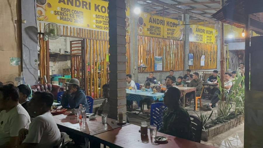 Nobar Piala Dunia Jadi Momen Koramil 02/KT Pererat Kemanunggalan TNI-Rakyat