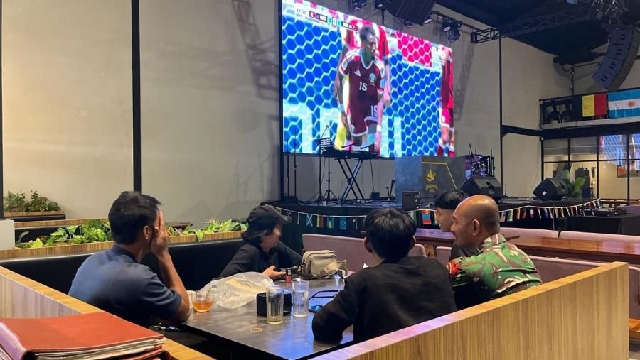 Nobar Piala Dunia Jadi Sarana Babinsa Bangun Komunikasi dengan Warga Binaan