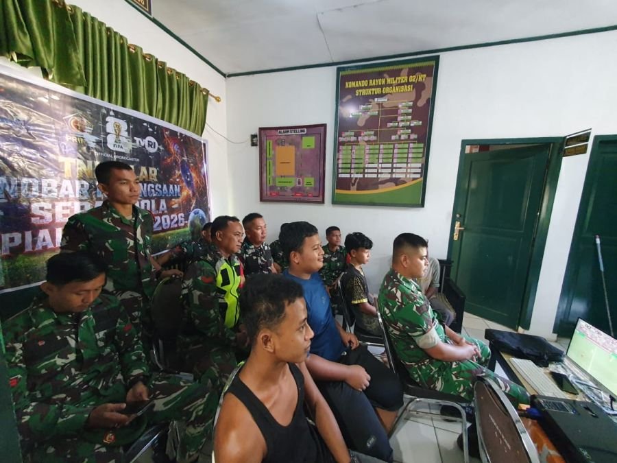 Nobar Piala Dunia, Koramil 02/KT Pererat Kebersamaan dengan Warga