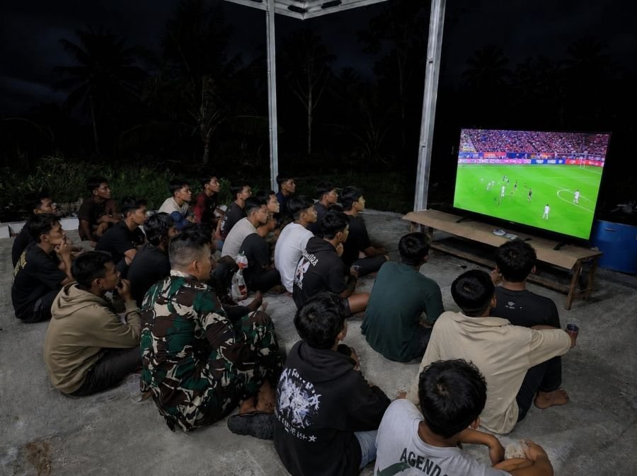 Nobar Piala Dunia Perkuat Kedekatan Denarhanud 004/WSBY dan Warga