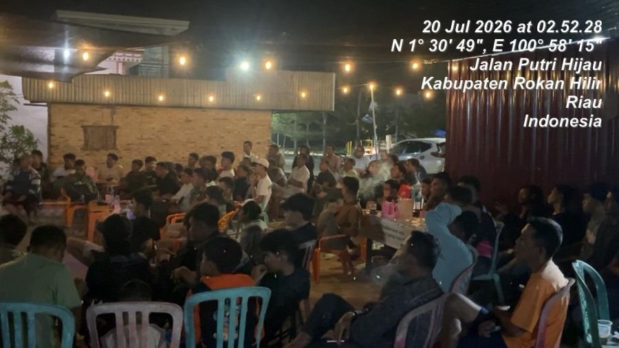 Nobar Piala Dunia Tahun 2026 bersama masyarakat di wilayah Koramil 02/TP