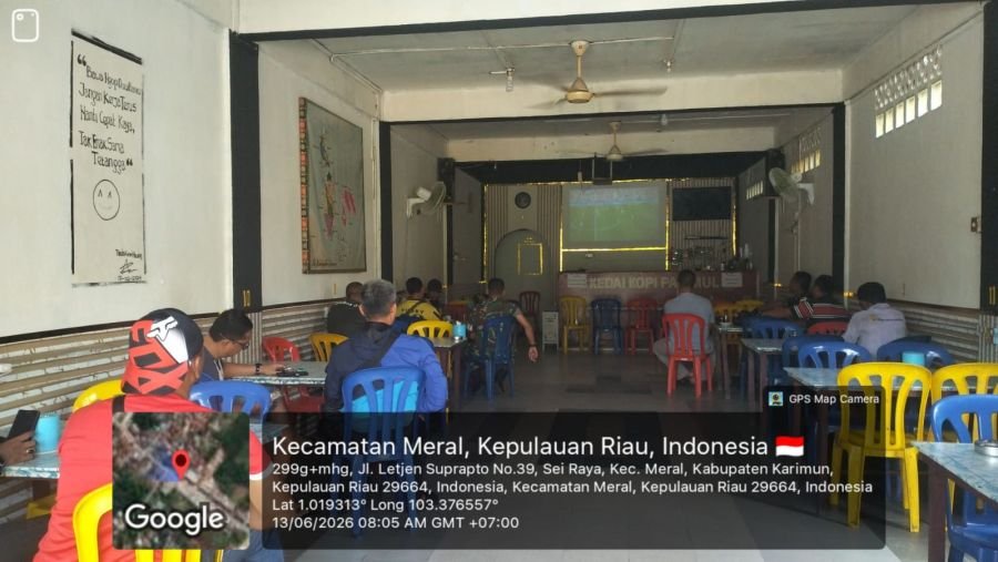 Nobar Piala Dunia, TNI dan Warga Sungai Raya Perkuat Persatuan