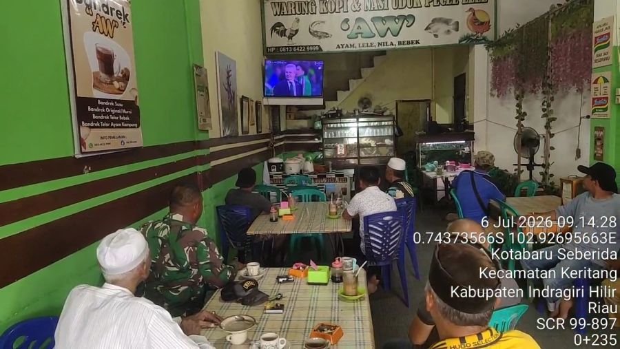 Nonton Bareng Piala Dunia Jadi Sarana Komsos Danpos Keritang dengan Warga Binaan
