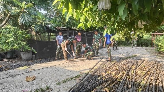 Panas Terik Jadi Saksi Semangat Pembangunan Tiga Jembatan Gantung Garuda Kodim 0301/Pekanbaru