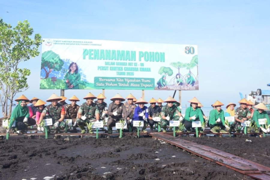 Pangdam XIX / Tuanku Tambusai Mayjen TNI Agus Hadi Waluyo Lakukan Penanaman Mangrove di Bengkalis