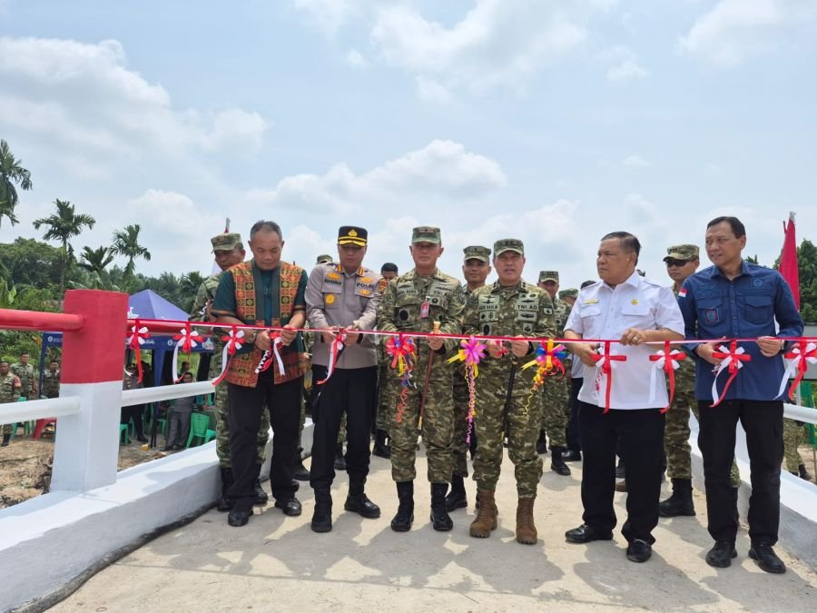 Pangdam XIX/TT Resmikan Jembatan Armco di Payung Sekaki Pekanbaru