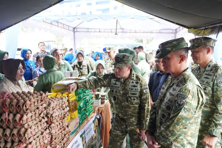 Pangdam XIX/Tuanku Tambusai Hadiri Bazar Murah dan Bakti Kesehatan HUT ke-81 TNI di Dumai