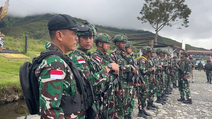 Pangdam XVII/Cenderawasih Turun Langsung ke Puncak Jaya, Kobarkan Semangat Satgas Yonif 136/TS