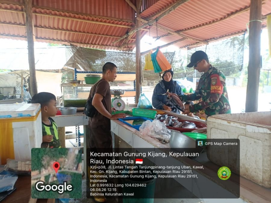 Pantau Ketersediaan Hasil Laut, Babinsa Kawal Konfirmasi Penurunan Pasokan Akibat Cuaca Kurang mendu