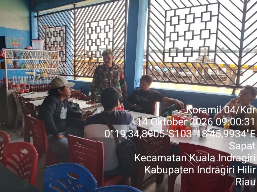 Pantau Langsung Kondisi Sosial dan Pengawasan SDM, Babinsa Koramil 04/Kuindra Rutin Komsos di Sapat
