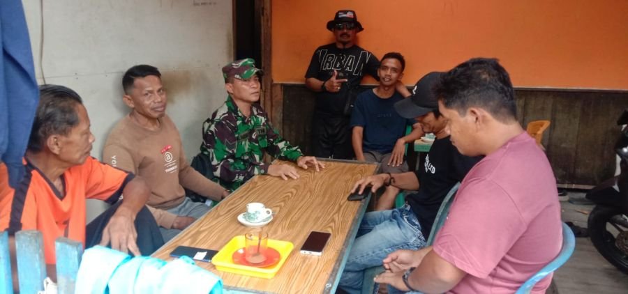 Pasar Benteng Kondusif, Babinsa Koramil 07/Reteh Rutin Lakukan Komsos