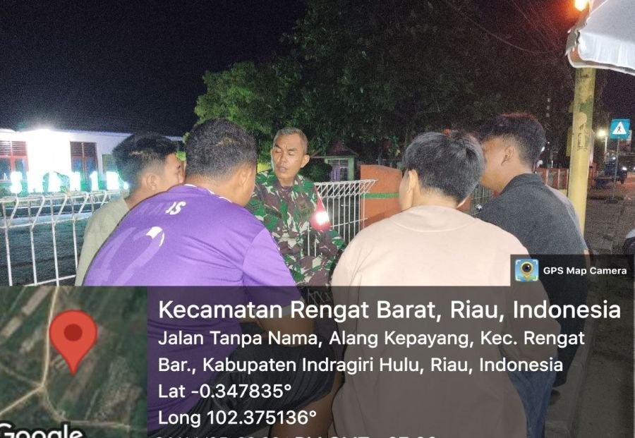 Pastikan Keamanan Warga,Babinsa 01/Rengat Patroli Malam hari di wilayah Binaan