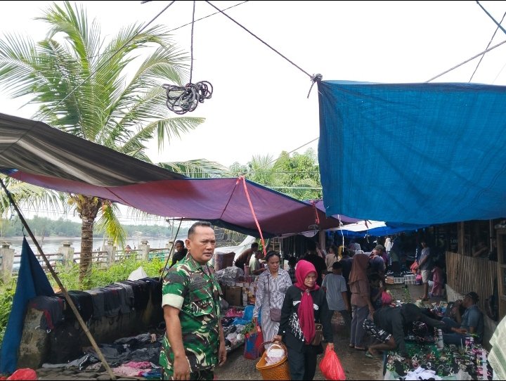 PASTIKAN KEAMANAN WILAYAH PASAR, Danpos Gaung LAKSANAKAN PATROLI
 Admin Kegiatan
