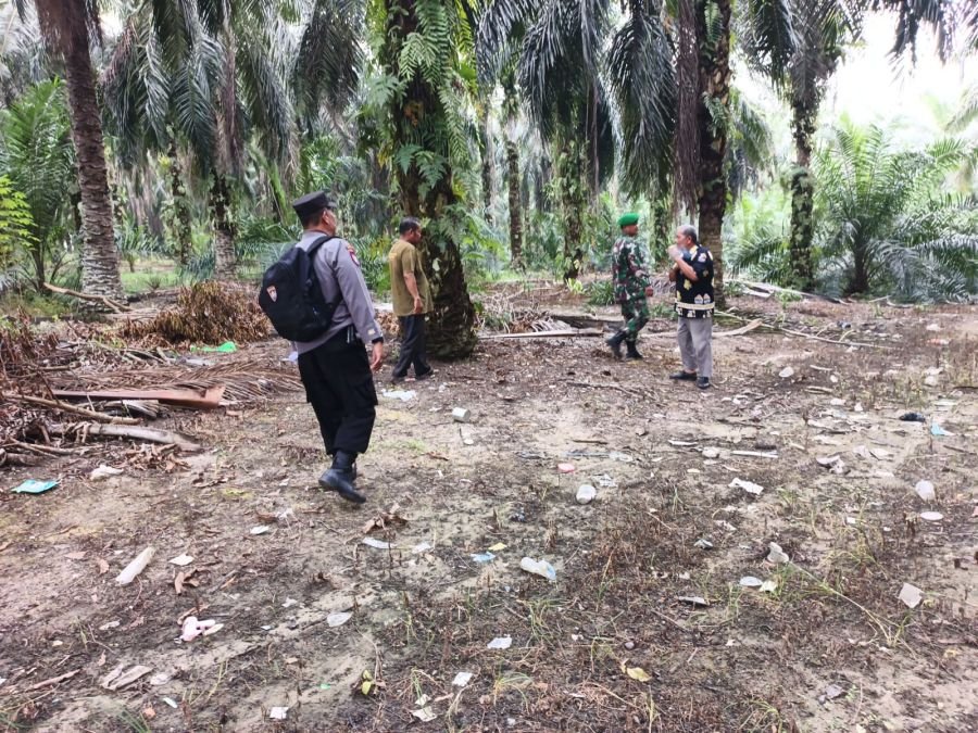 Patroli Akhir Pekan, Serma Nurmin Pimpin Tim Gabungan Pantau Karhutla di Kampung Sawit Permai