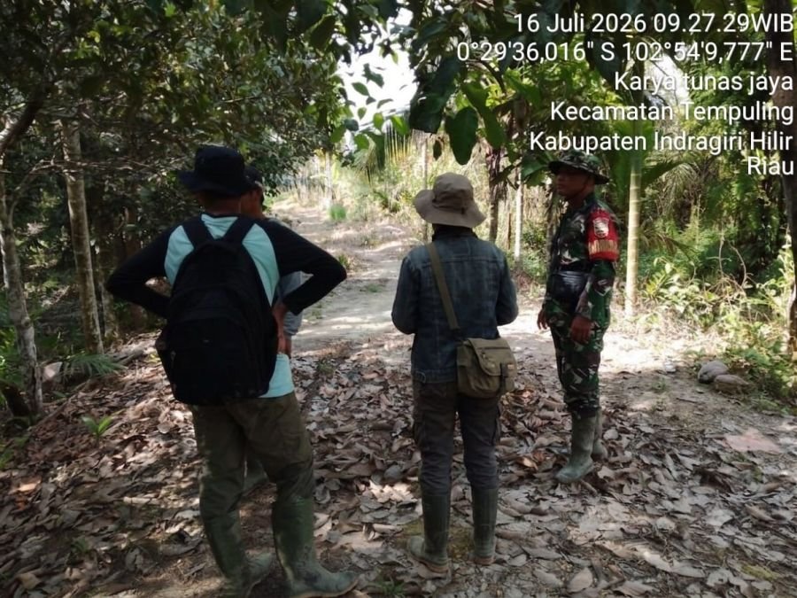 Patroli Bersama Mitra Karib, Babinsa 03/Tpl Jaga Wilayah Tapal Batas Karya Tunas Jaya