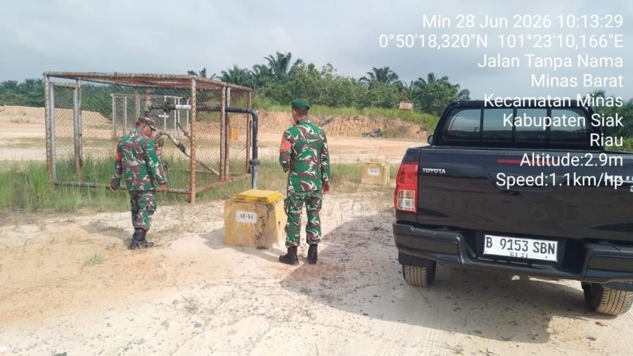 Patroli Binter SKK Migas di Minas Berjalan Aman, Babinsa Sambangi Warga