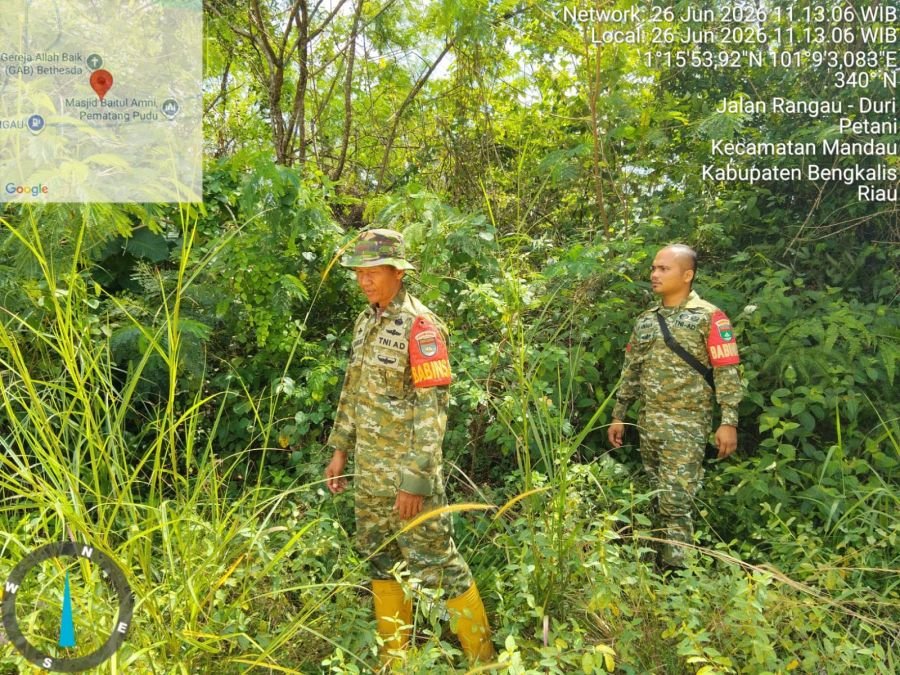 Patroli Cegah Karhutla, Serka Handoko dan Praka I.K Sinaga Awasi Wilayah Pematang Pudu