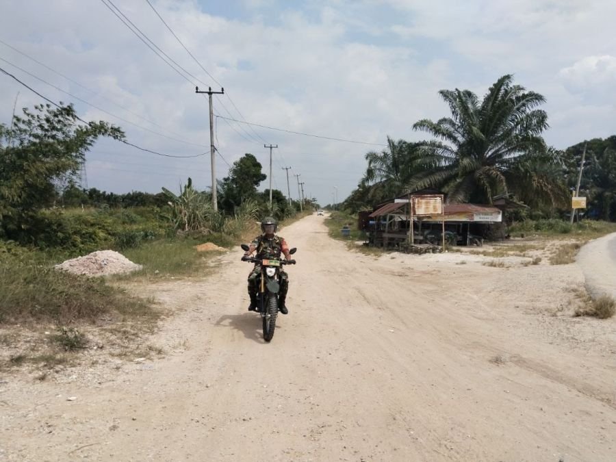 Patroli Cegah Karhutla Terus Digencarkan, Babinsa Bersama MPA Amankan Wilayah Sungai Ambang
