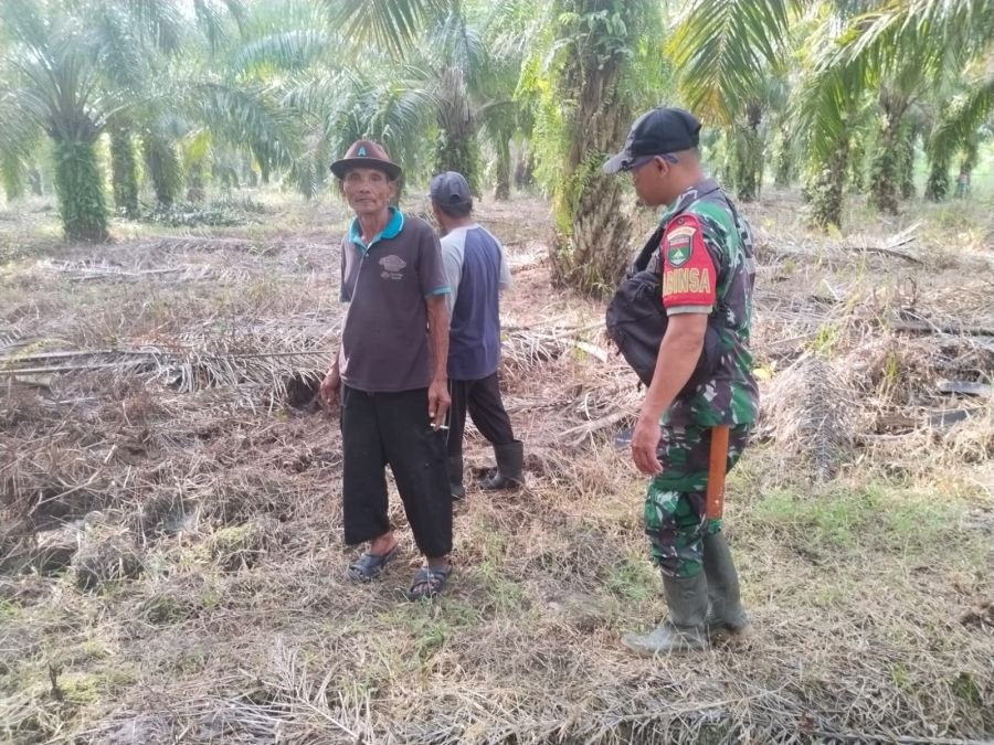Patroli dan Himbauan, Babinsa Koramil 09/Kemuning Jaga Desa Pengalihan Bebas Titik Api