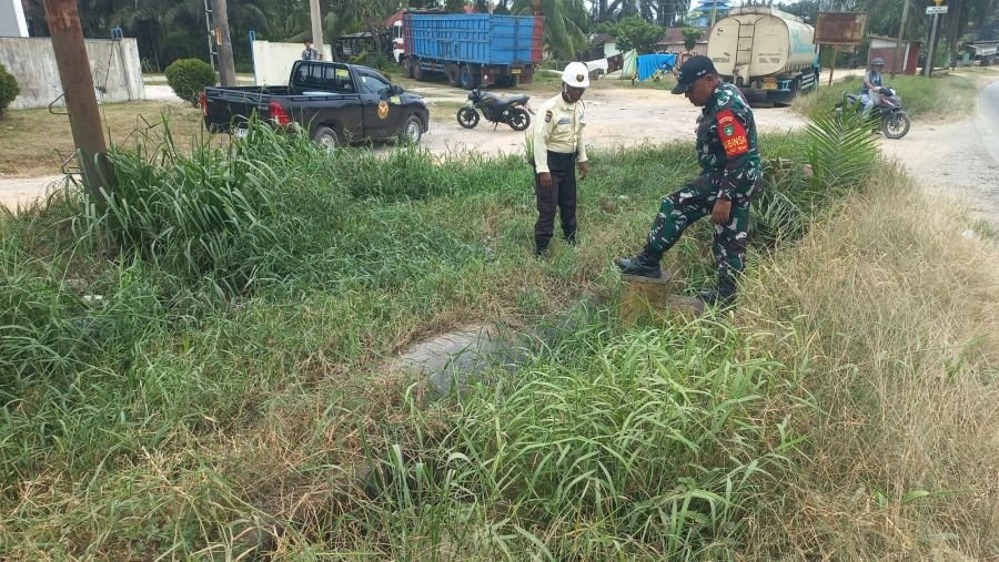 Patroli Gabungan Koramil 02/Bukit Kapur dan Security PHR Perkuat Pengamanan Jalur Pipa Minyak