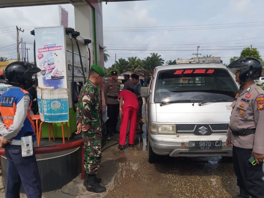 Patroli Gabungan TNI-Polri Jaga Keamanan Kawasan SPBU Ukui