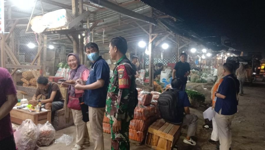 Patroli Humanis, Babinsa Bandarraya Ajak Pedagang Pasar Induk Jaga Kamtibmas