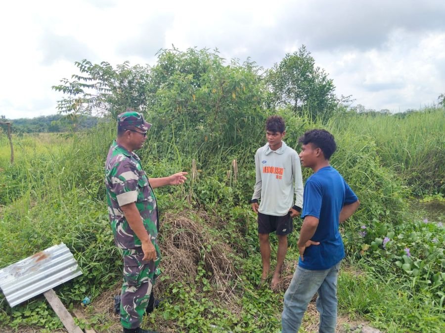 Patroli Humanis Babinsa dan MPA Perkuat Pencegahan Karhutla di Okura