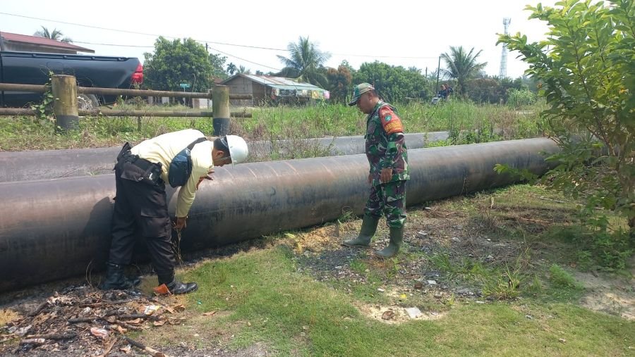 Patroli Jalur Pipa PHR di Bukit Kapur, Koramil 02/Bukit Kapur Bersama Security PHR Sosialisasikan