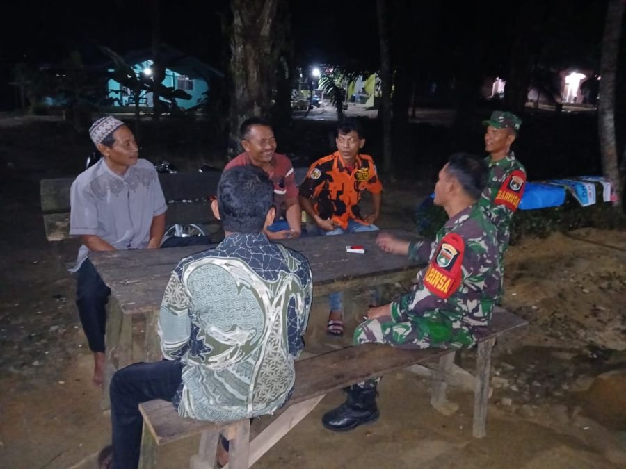 Patroli Kampung, Babinsa Koramil 0321-03/Bgs Rohil Ingatkan Jaga Kamtibmas