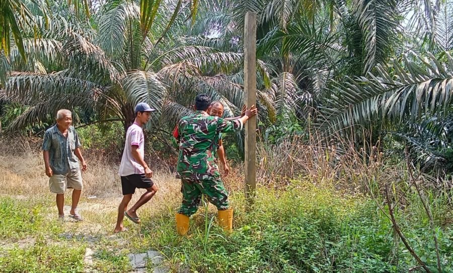 Patroli Karhutla: Babinsa 09/Kemuning Hasilkan Nihil Titik Api, Situasi Aman dan Terkendali