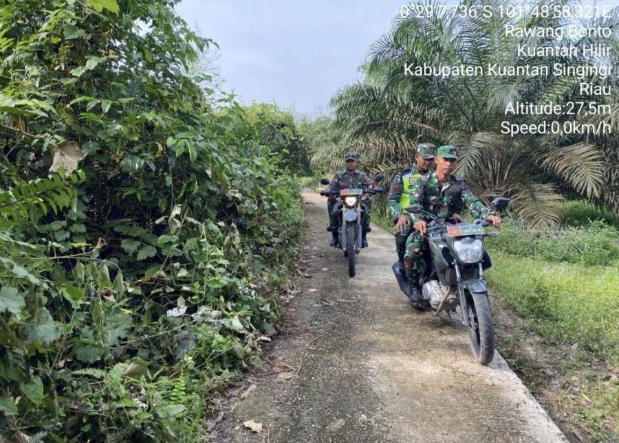 Patroli Karhutla, Babinsa Ingatkan masyarakat Larangan Bakar Lahan