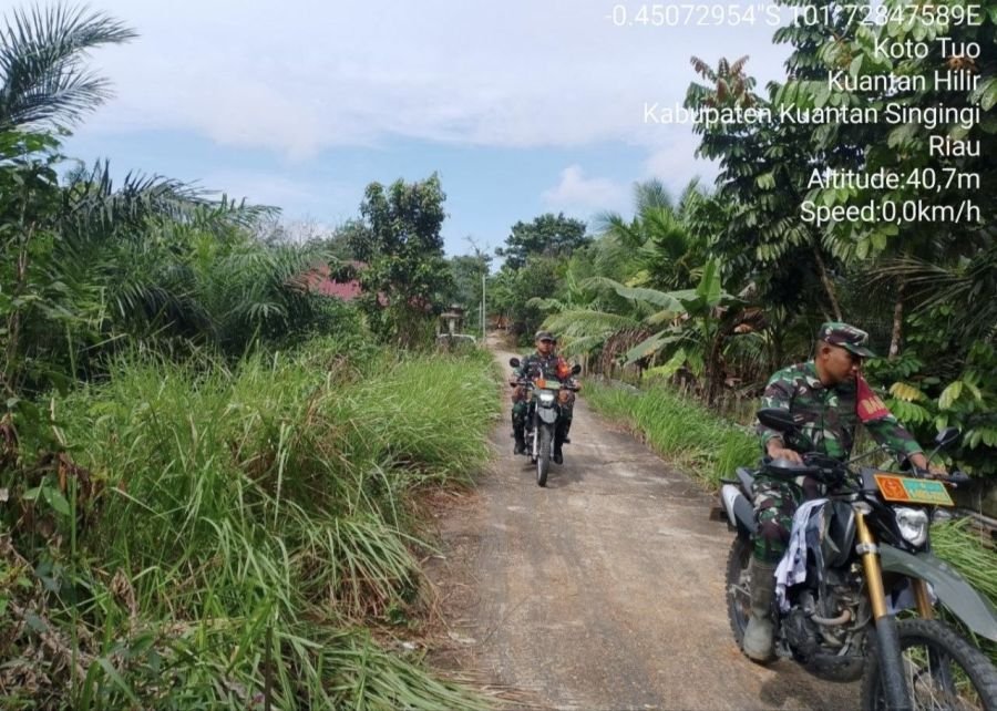Patroli Karhutla, Babinsa Ingatkan masyarakat Larangan Bakar Lahan
