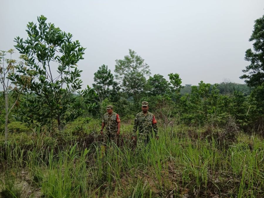 PATROLI KARHUTLA DI DESA BULUH MANIS, WILAYAH DIPASTIKAN AMAN
