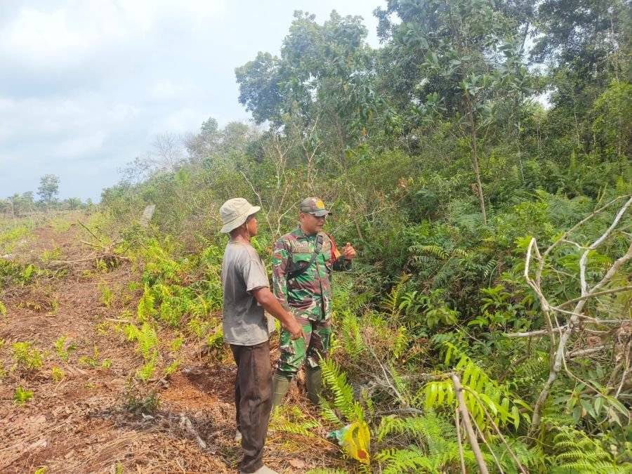 Patroli Karhutla Digencarkan, Praka A B Tarigan Sisir Teluk Lecah