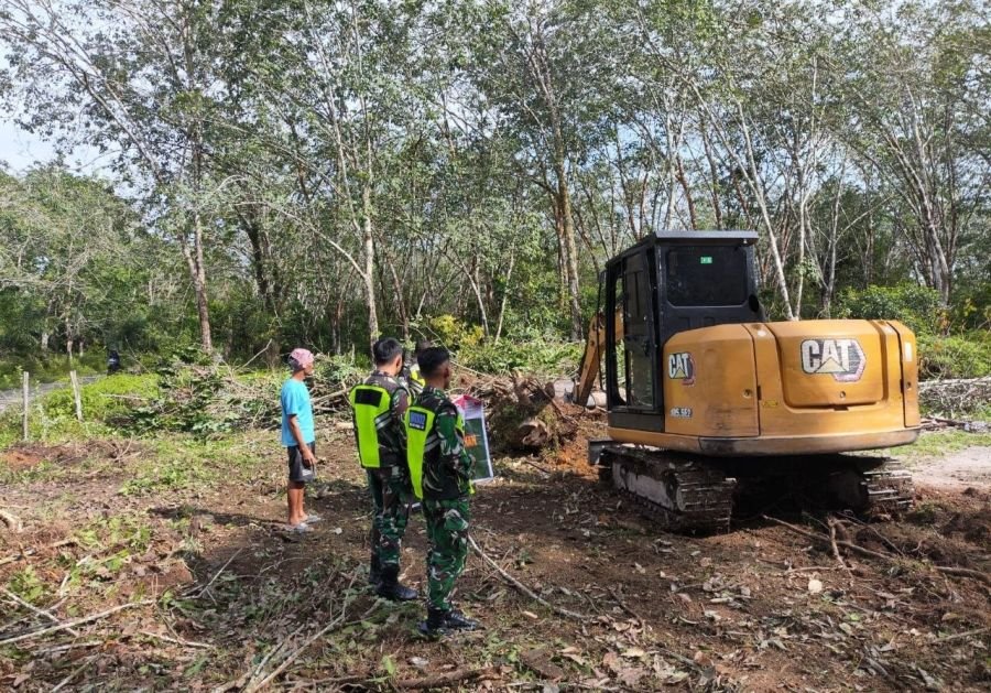 Patroli Karhutla Diperkuat, Babinsa Koramil 02/KT Sisir Kota Sentajo