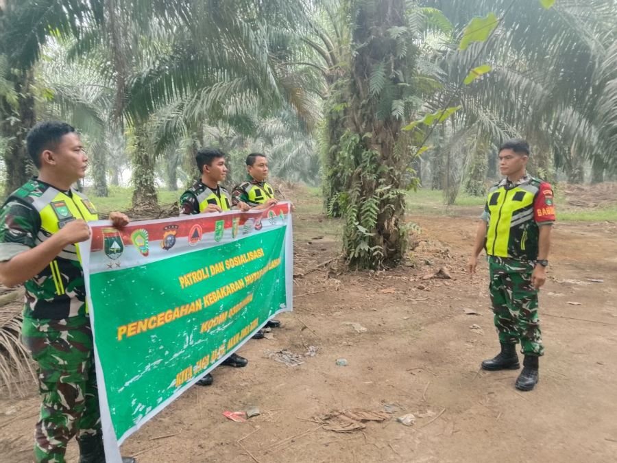 Patroli Karhutla Diperkuat, Babinsa Pantau Titik Rawan di Seberang Taluk