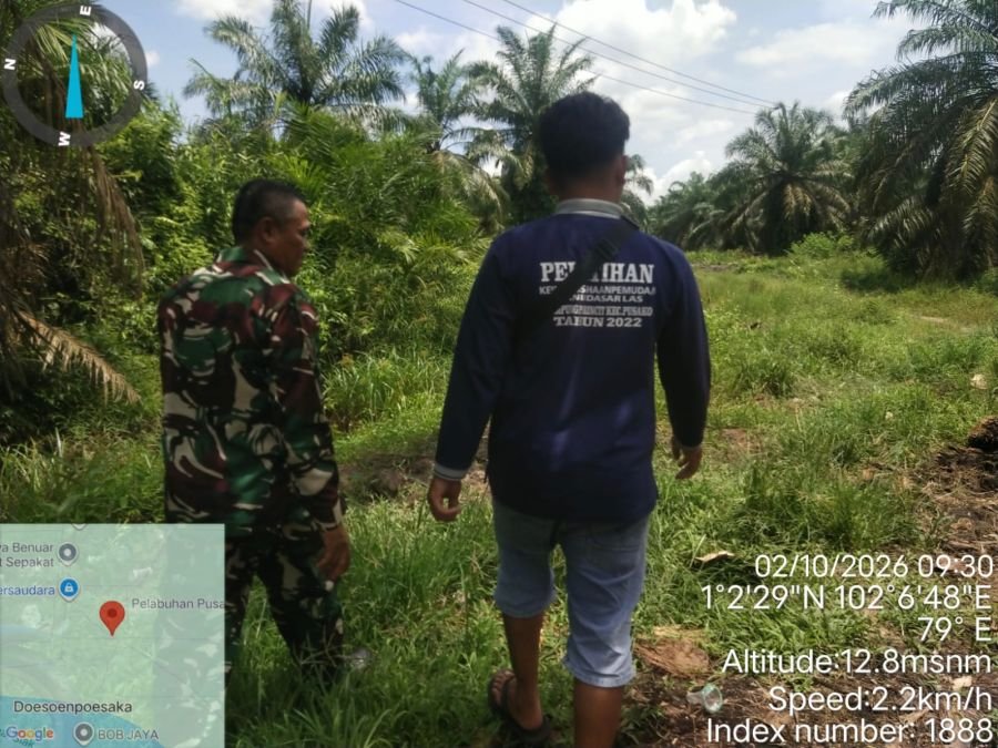 Babinsa Sungai Apit Patroli Karhutla di Kampung Dosan, Nihil Titik Api