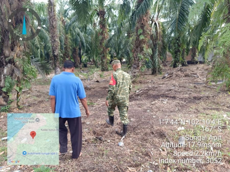 Patroli Karhutla Koramil 02/SA Pastikan Tanjung Kuras Bebas Titik Api