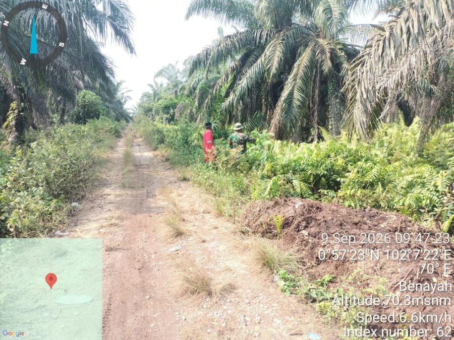 Patroli Karhutla Koramil 02/SA Pastikan Kampung Benaya Aman dari Titik Api