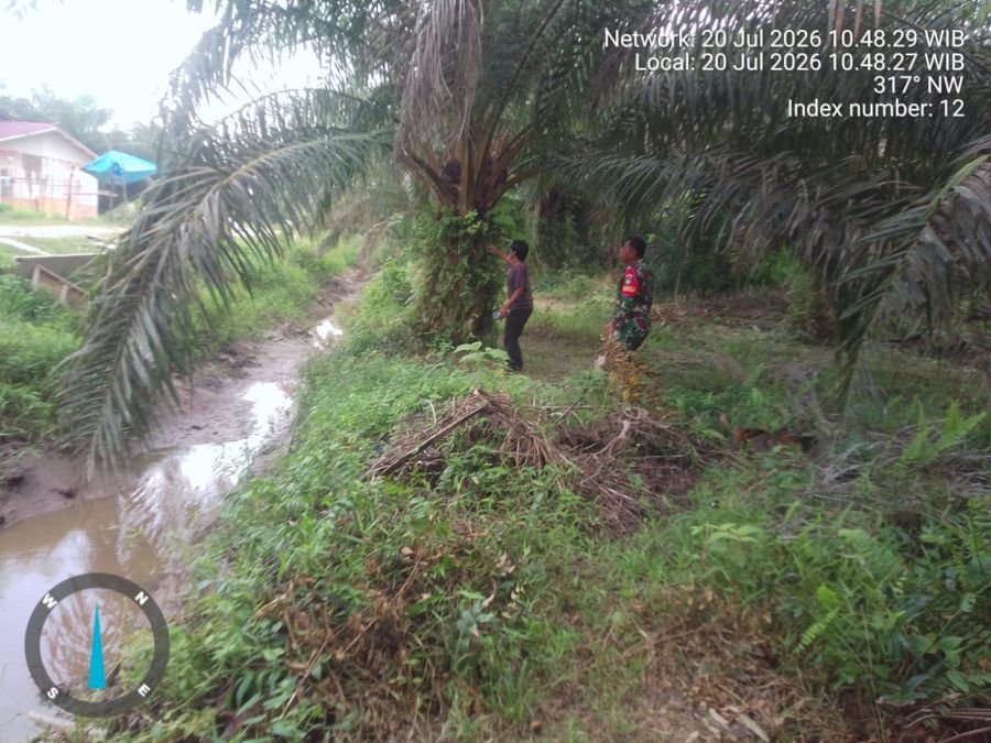 Babinsa Sungai Apit Patroli Karhutla, Wilayah Kampung Harapan Aman