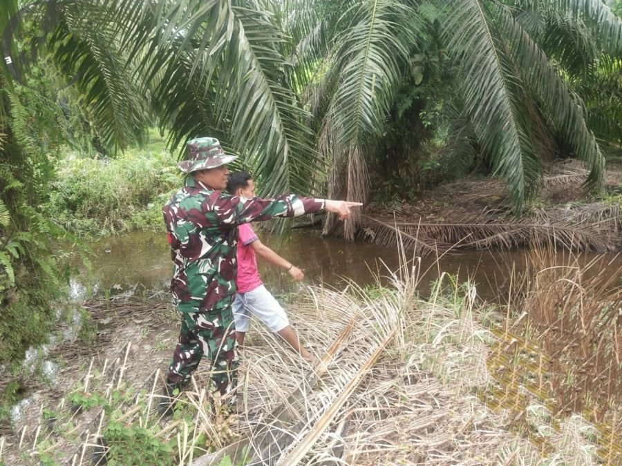 Patroli Karhutla Koramil 02/Sungai Apit Pastikan Kampung Dosan Bebas Titik Api